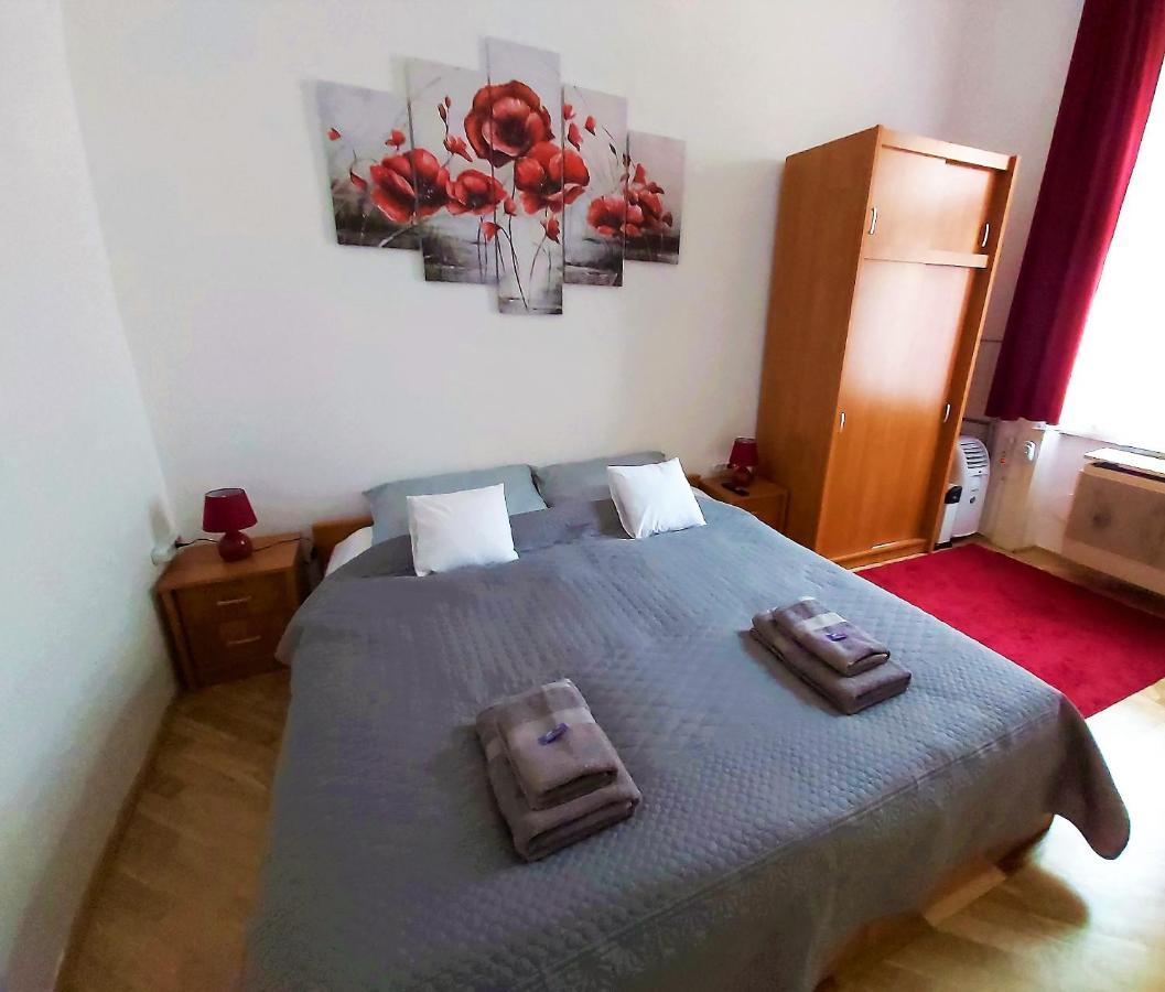 Little Hungary Apartment *