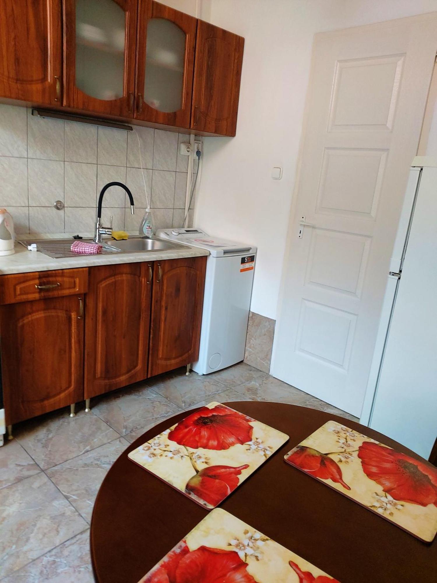 Little Hungary Apartment *